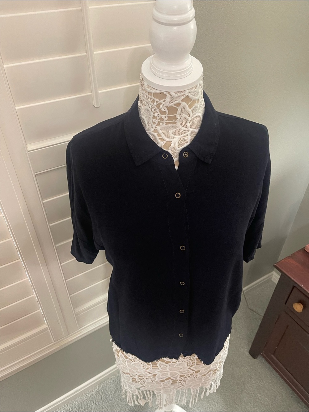 Women’s Short-Sleeve Button-Up Shirt - Black